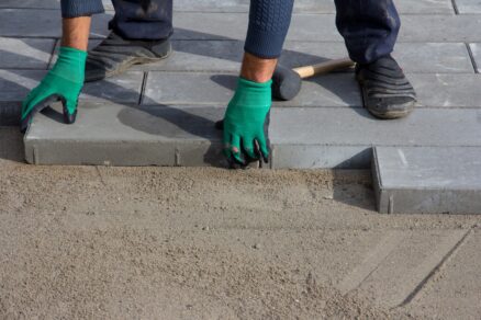 Kladenie betónovej dlažby