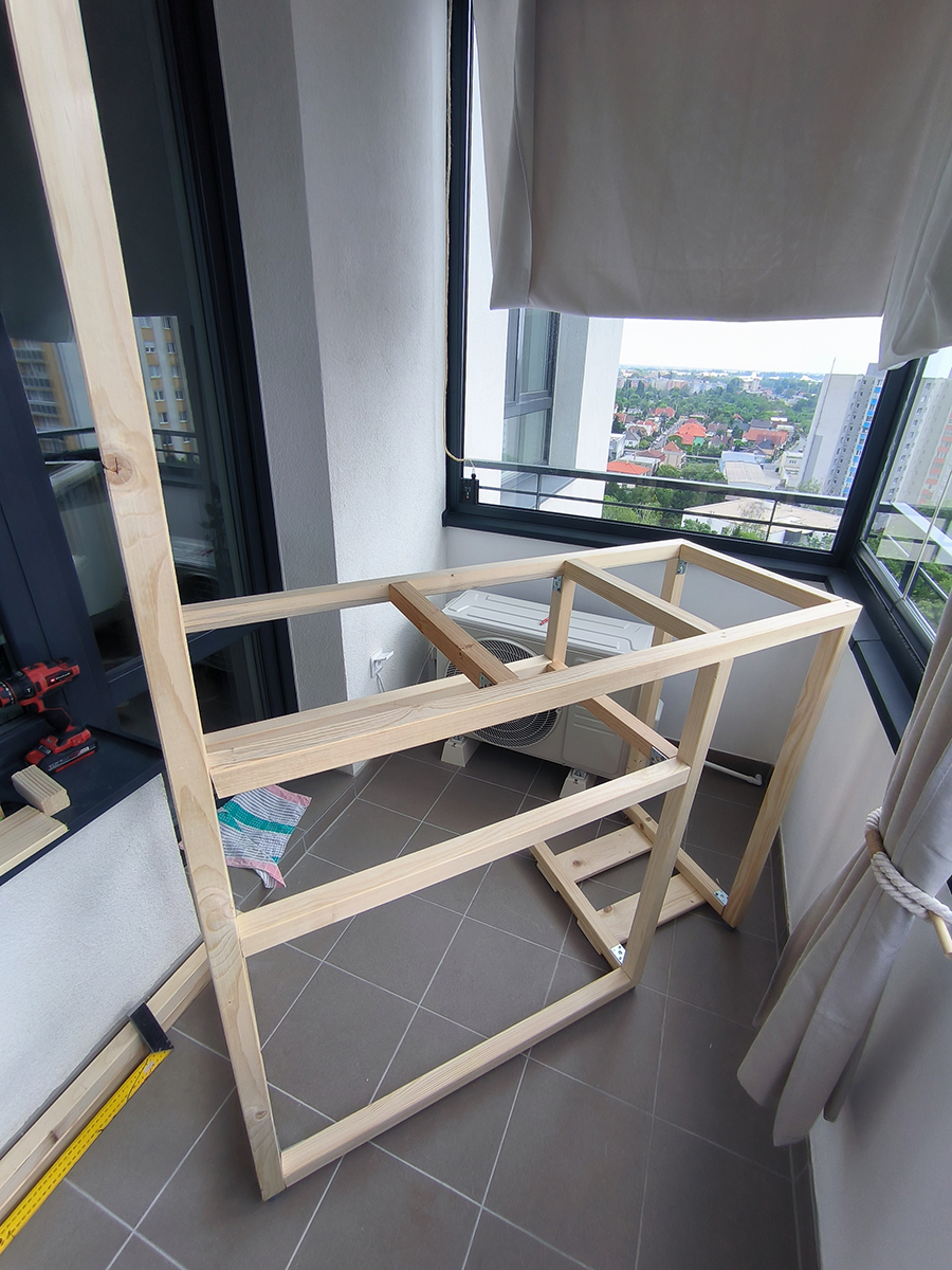 Prekrytie klimatizačnej jednotky na balkóne