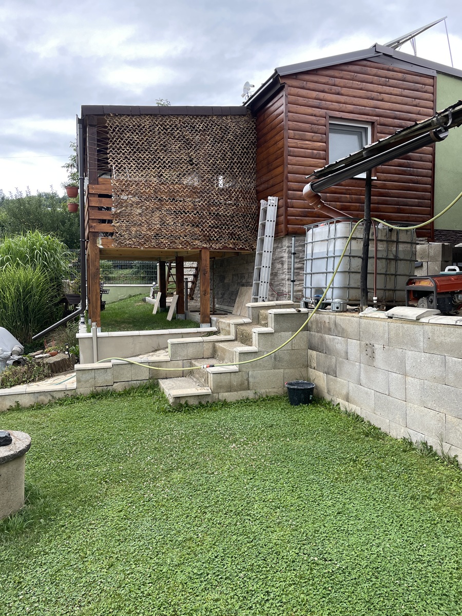 Stavba terasy na chalupe