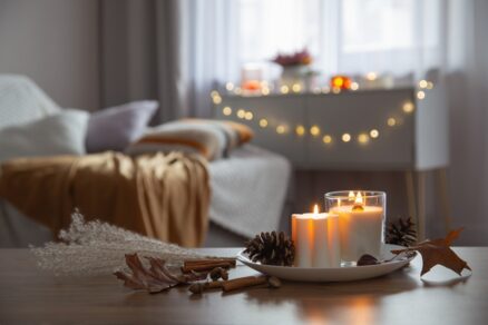 Horiace sviečky na stole