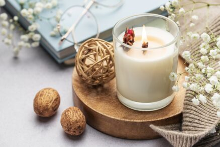 Horiaca sviečka na stole