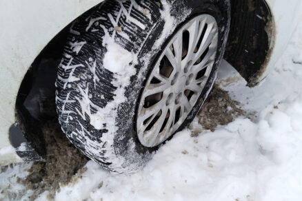 Zimné pneumatiky v snehu