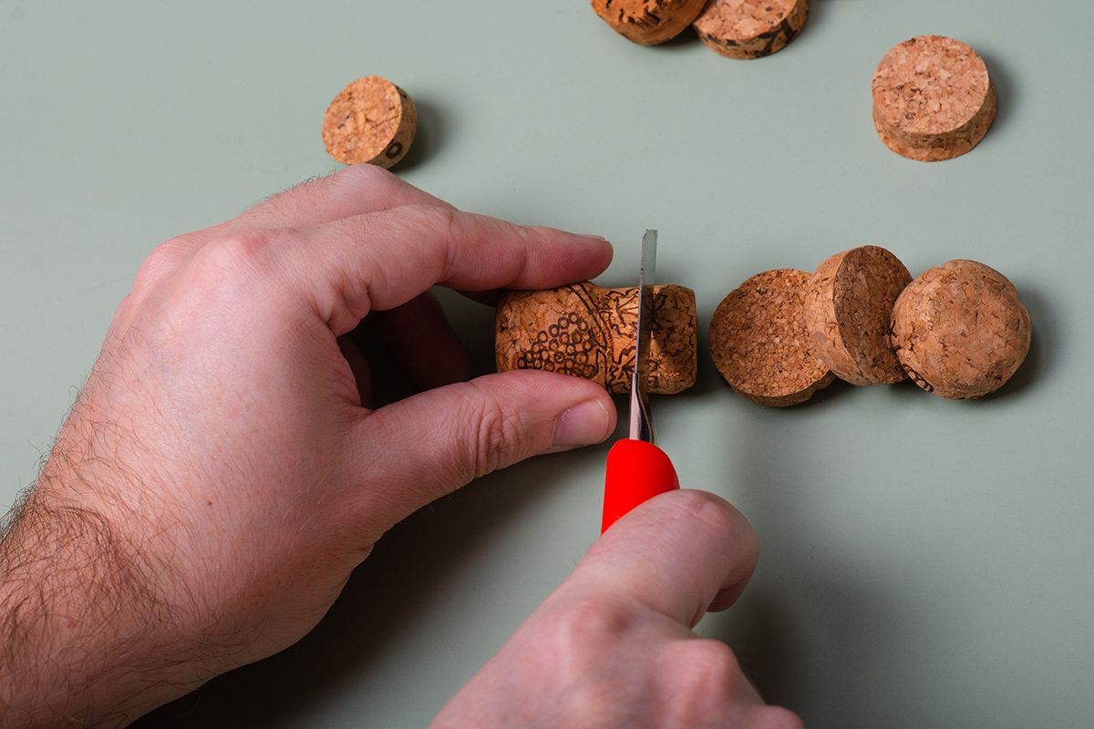 Zátku narežte, aby ste odhalili jej prirodzené absorpčné schopnosti.