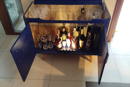 Starý perinák prerobený na domáci bar