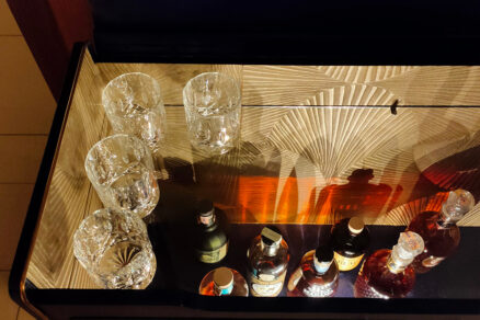 Starý perinák prerobený na domáci bar