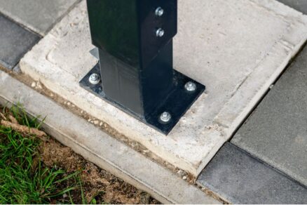 Betónová pätka prístrešku na auto