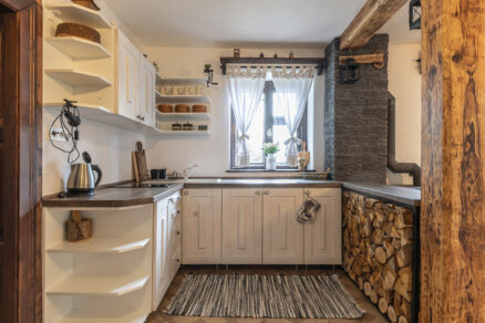 Priestranná kuchyňa na chalupe po rekonštrukcii