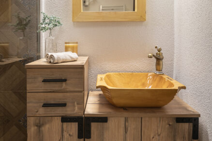Drevené umývadlo ručnej výroby