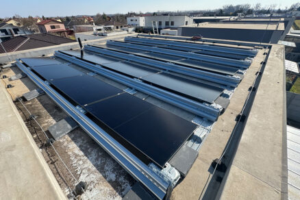 Fotovoltické panely na streche