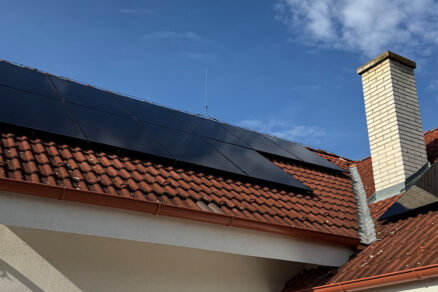 Fotovoltické panely na streche