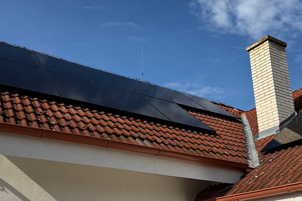 Fotovoltické panely na streche