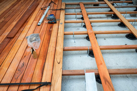 Stavba drevenej terasy