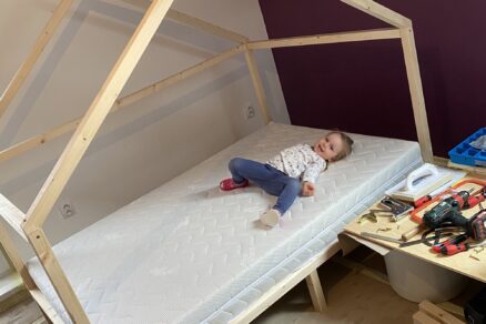 Výroba detskej postele domček so šmýkačkou a hojdačkou