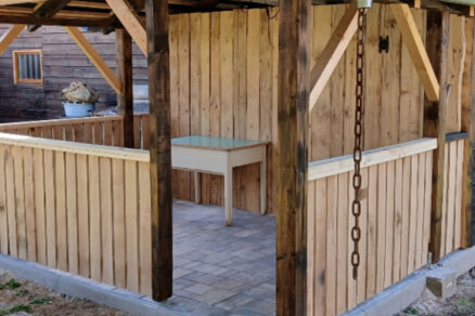 Svojpomocná stavba chaty v Čičmanoch