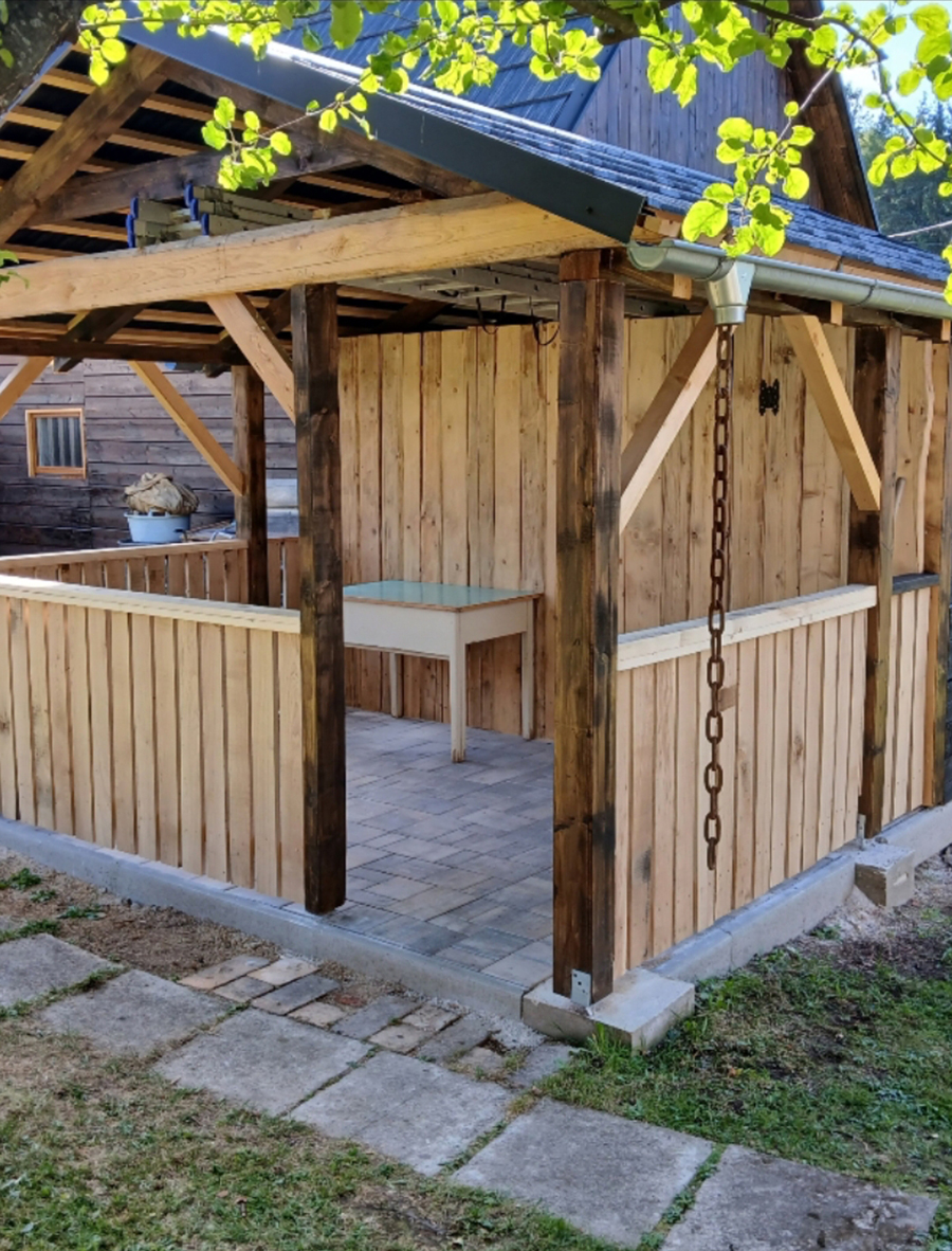 Svojpomocná stavba chaty v Čičmanoch