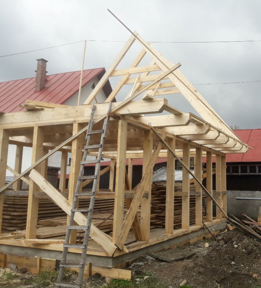 Svojpomocná stavba chaty v Čičmanoch