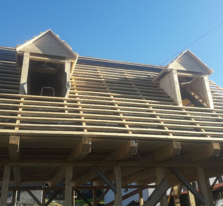 Svojpomocná stavba chaty v Čičmanoch