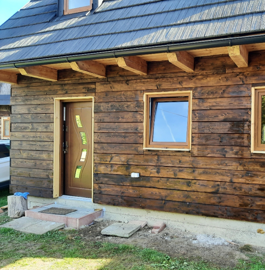 Svojpomocná stavba chaty v Čičmanoch