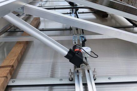 Naklápacia konštrukcia na fotovoltické panely