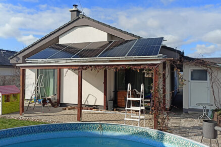 Naklápacia konštrukcia na fotovoltické panely