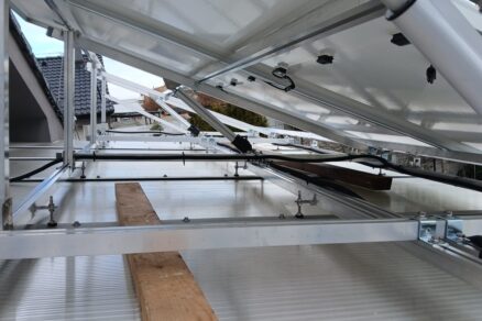 Naklápacia konštrukcia na fotovoltické panely