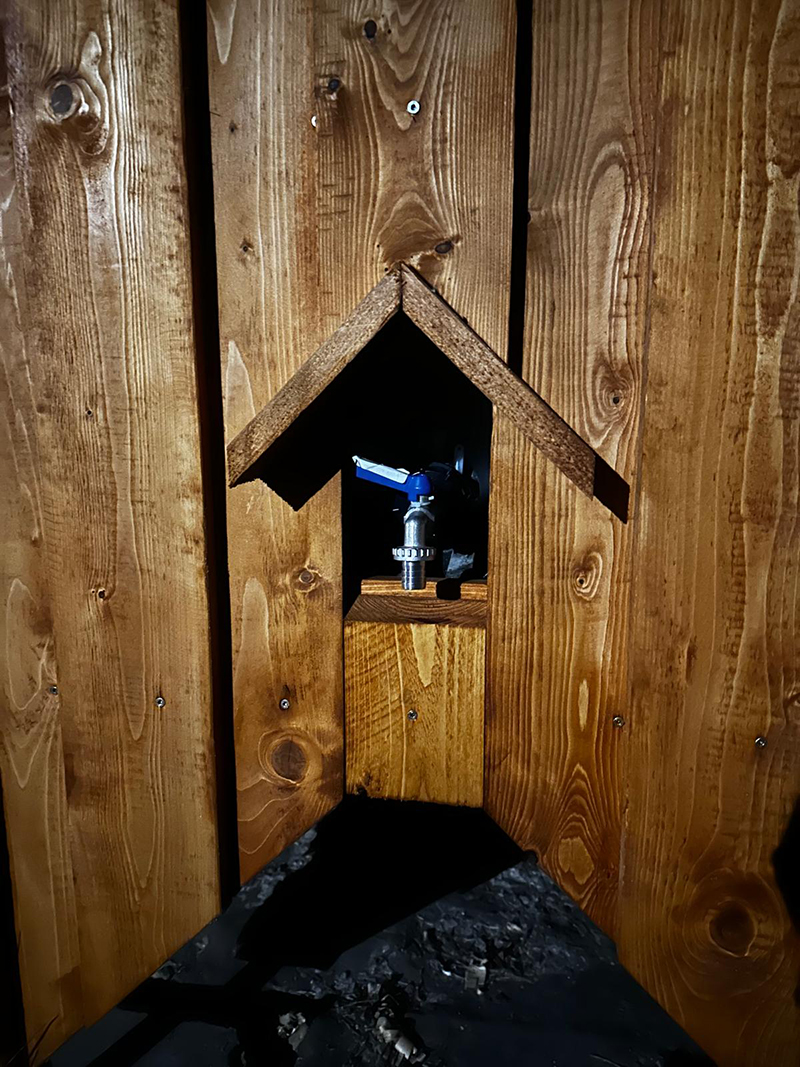 Stavba domčeka na IBC nádrž