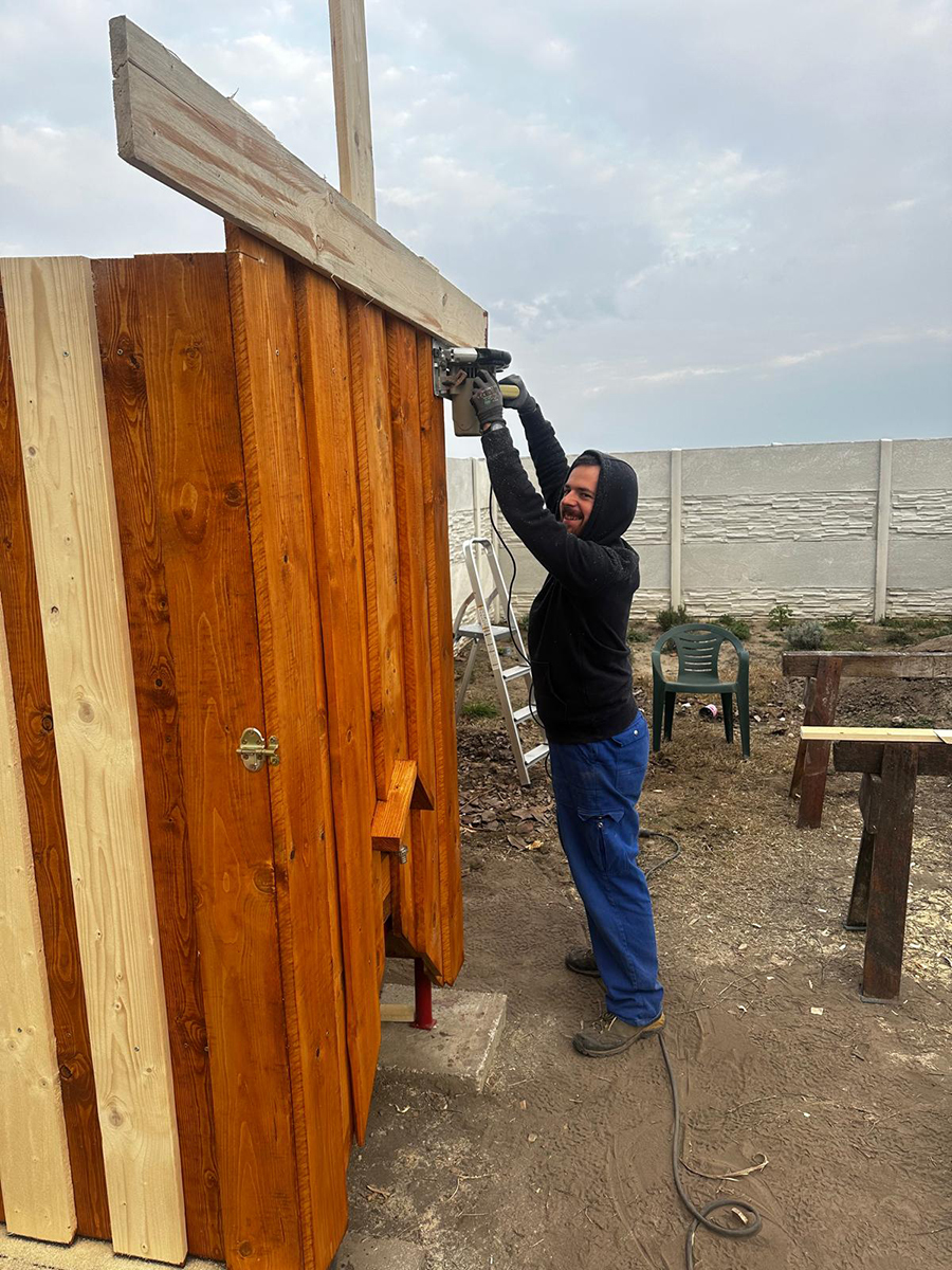 Stavba domčeka na IBC nádrž