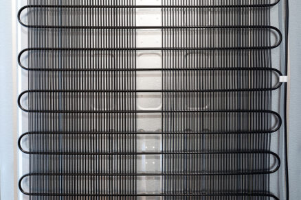 Mriežka kondenzátora na chladničke