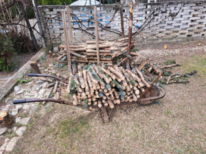 Pílite metrovicu po jednom kuse? S touto šikovnou kozou naplníte tri fúriky na dva rezy