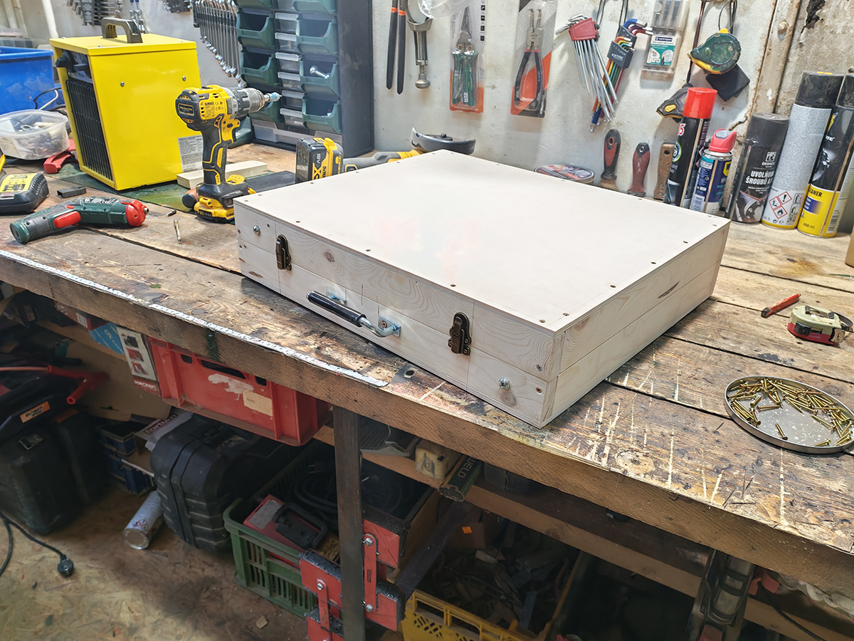 Výroba dreveného kufríka na skrutkovače