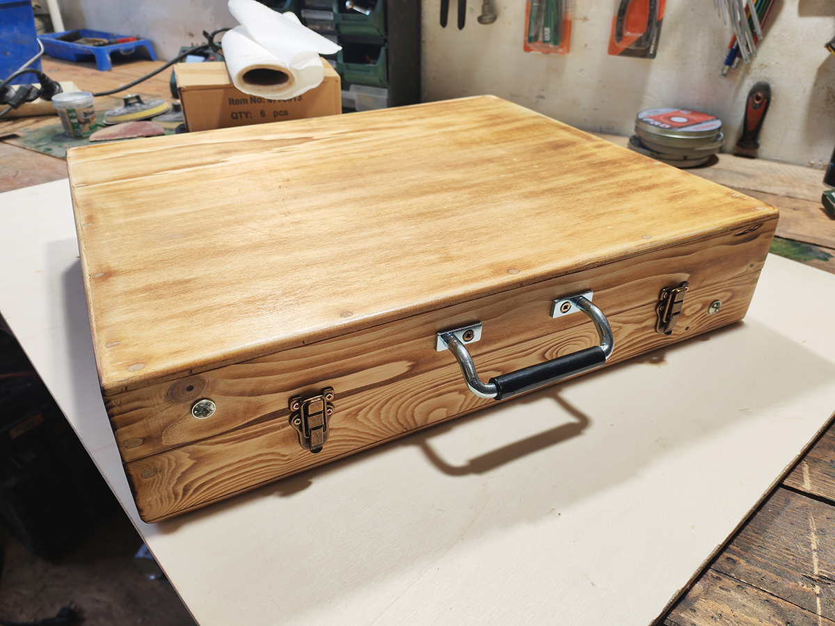 Výroba dreveného kufríka na skrutkovače