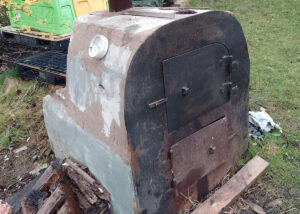 Pečie chlieb a ohrieva vírivku: Pozrite si Pavlov vynález zo starej vane!