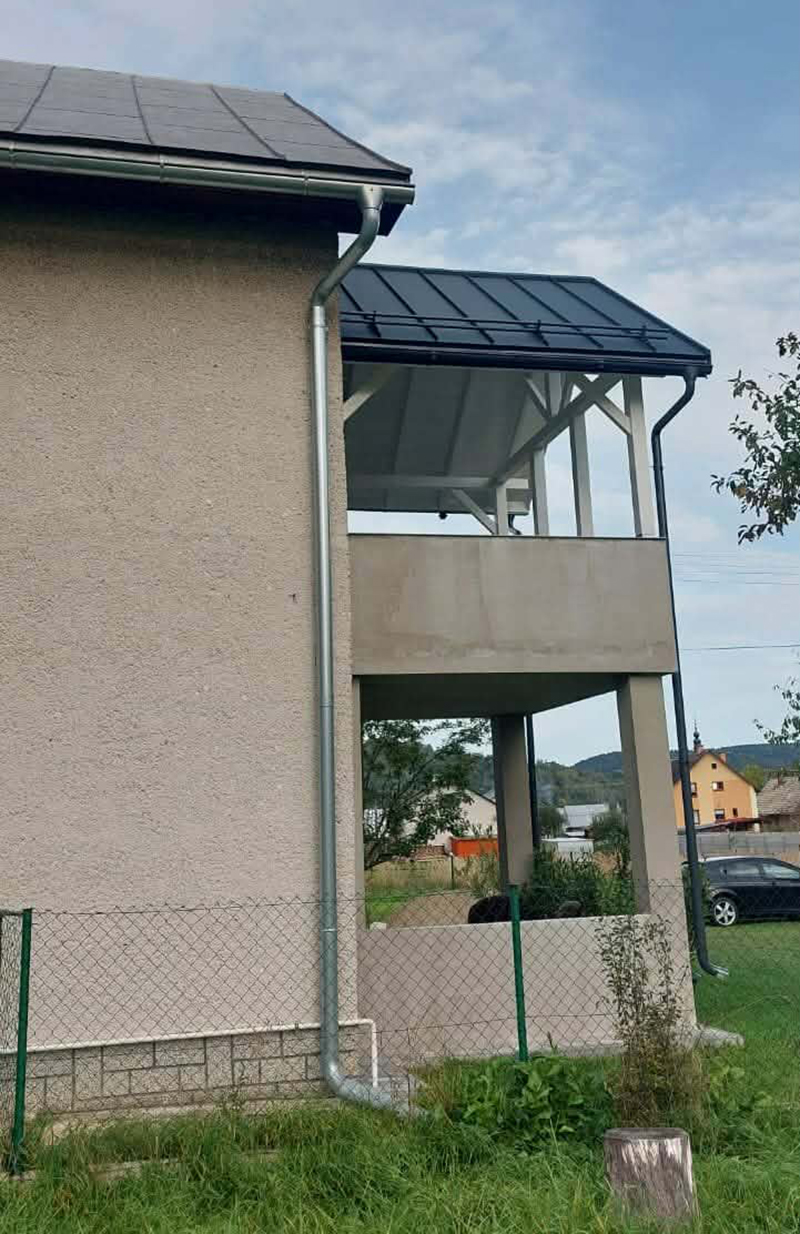 Svojpomocne postavená terasa rodinného domu (prerobený balkón)