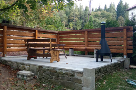 Stavba terasy na záhrade