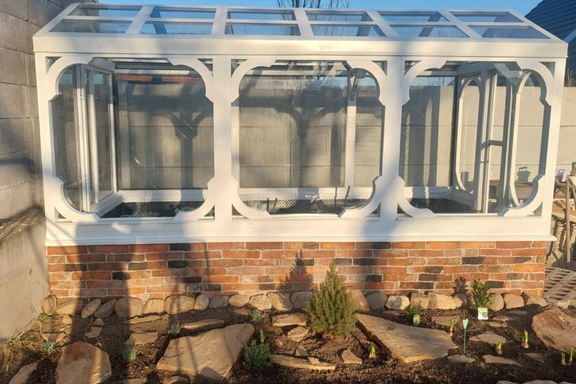 Záhradný skleník z dopadového materiálu