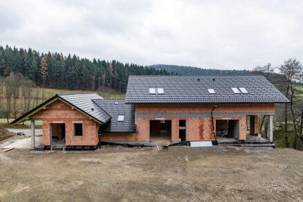 Dom z jednovrstvového muriva