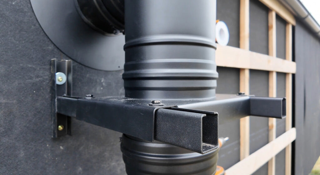 Inštalácia komína v chatke