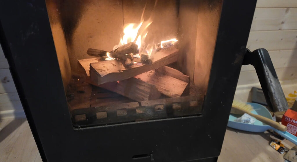 Inštalácia komína v chatke