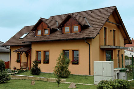 Čech si postavil otáčavý dom, ktorý môže zmiznúť v zemi