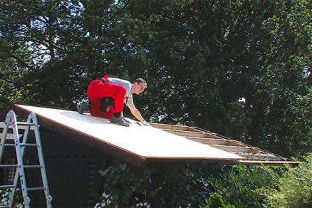 Renovujeme strechu záhradného domčeku - 01_IKO_stresne-debnenie
