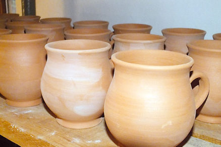 Zdobená miska z keramiky