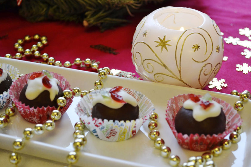 Domáce marcipánové bonbóny vo vianočnom šate