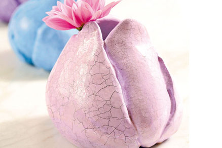 Originálne modelované vázy v tvare púčika