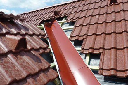 Rekonštrukcia strechy - Montáž úžľabia