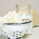 Ako si vyrobiť domáci syr z jogurtu + VIDEO