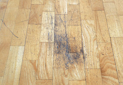 obnova podlahy brusenim alakovanim