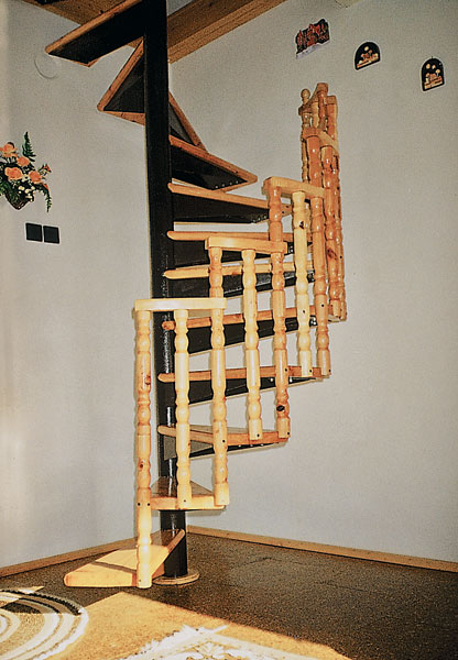 ocelovo drevene tocite schodisko